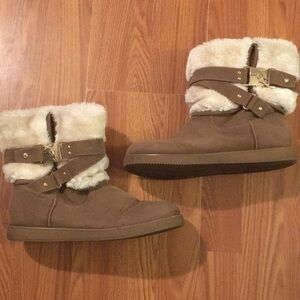 G by Guess Fur lined boots size 9 M (Z)